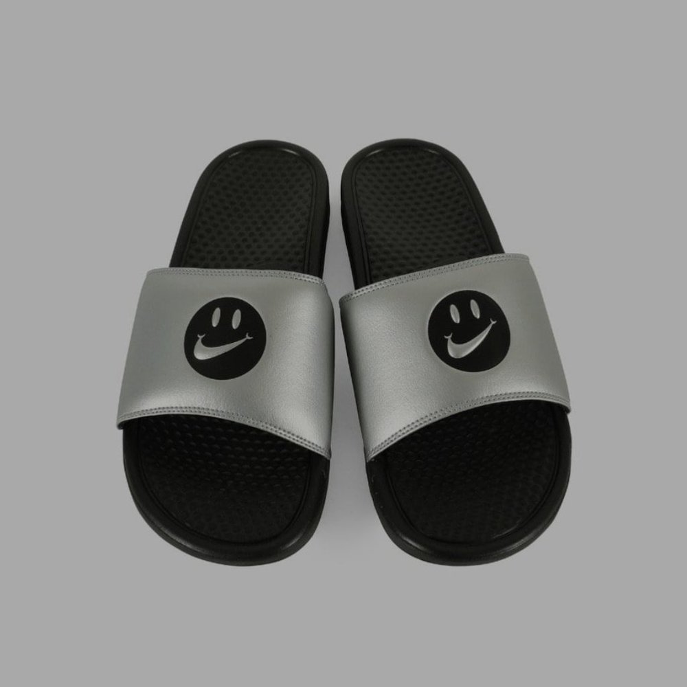 Nike Slides Have A Nike Day-Smiley Face (Silver)